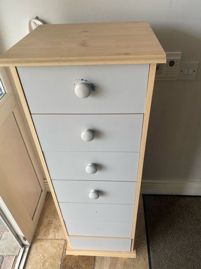 Chest of drawers