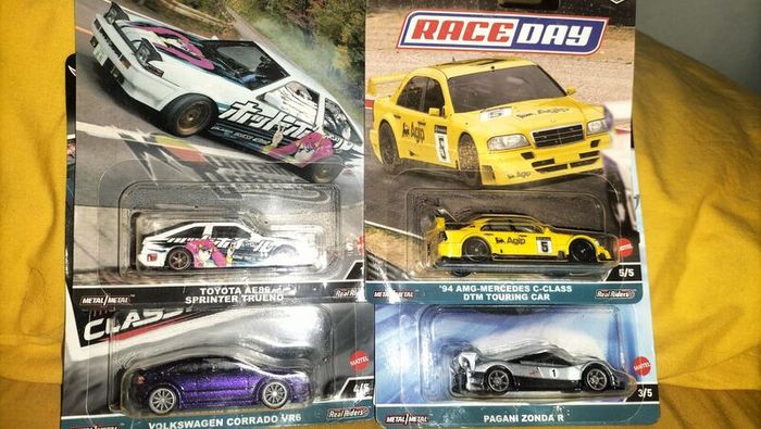4 Hot Wheels Premium For Sale
