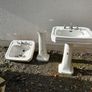 2 x bathroom sinks with pedasils Image 2