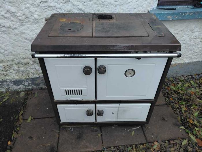 Stanley solid fuel cooker with back boiler