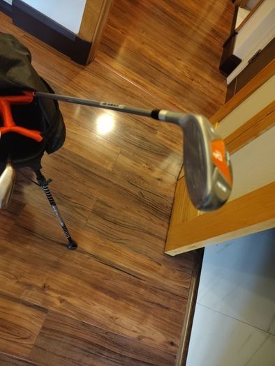 US kids golf ultralight set 4 clubs, right hand. 51". Good condition.