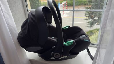 Miniuno car seat and isofix