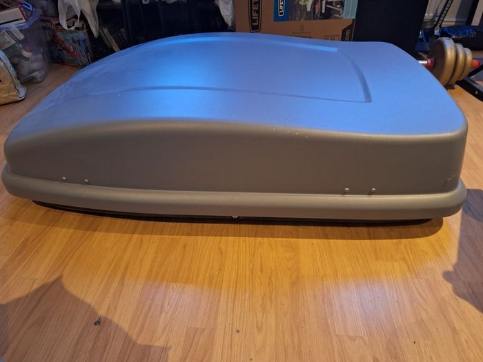 Roof box