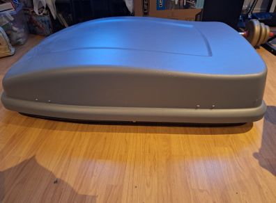Roof box