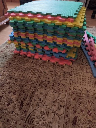 Interlocking play pen soft floor tiles
