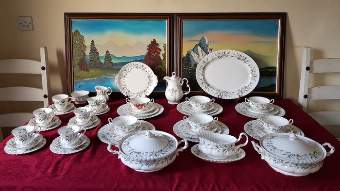 47 Piece Royal Albert Brigadoon Pattern Bone China Gold Gilt Dinner And Tea Service / Set For 5 Person Setting Made In England