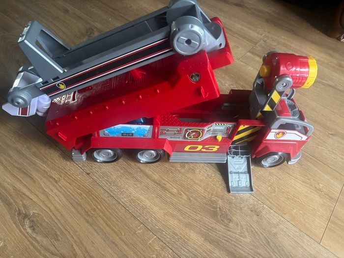 paw patrol fire truck
