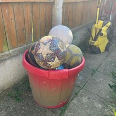 Bucket of balls