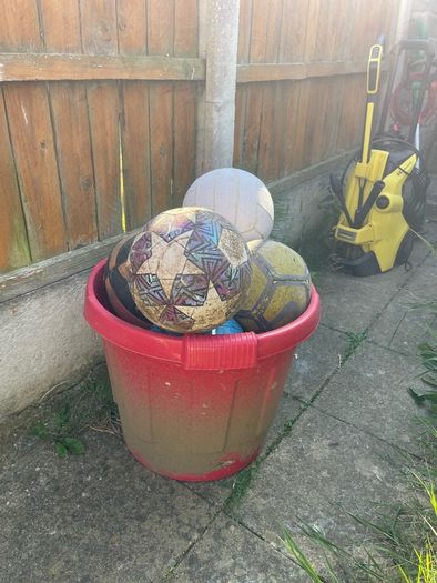 Bucket of balls