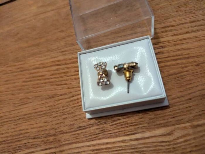 New bow earrings
