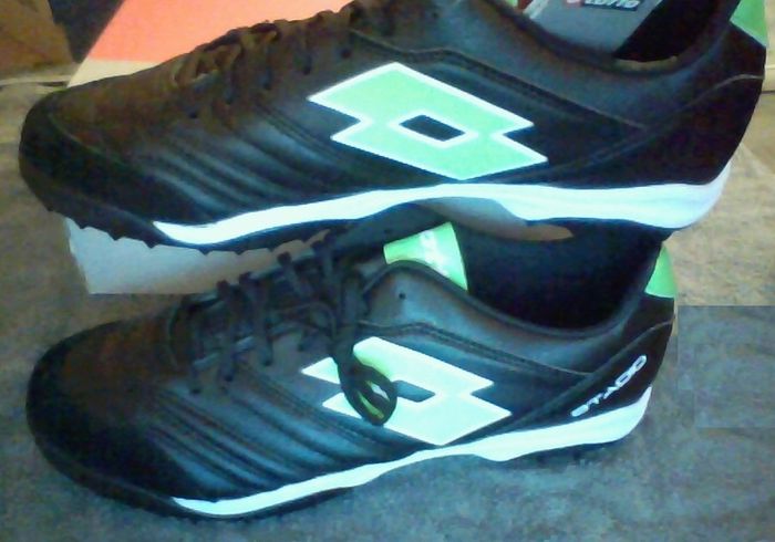 Lotto  stadio 300 II tf astro turf size 9.5
