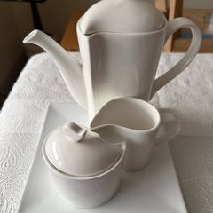 Coffee Set & 4 Cake Plates