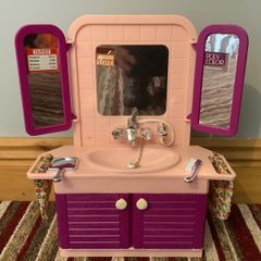 Vintage Dolls vanity unit