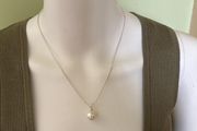 Pearl/ silver tone necklace and earrings jewelley set