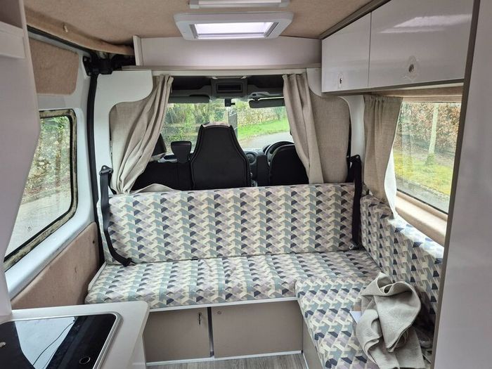 191 Renault Master Camper