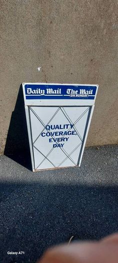 Daily mail ,ie mail on sunday newspaper advertising stand ,great colours,nice condition,,sold as seen ,buyer collects,,see pictures for condition,