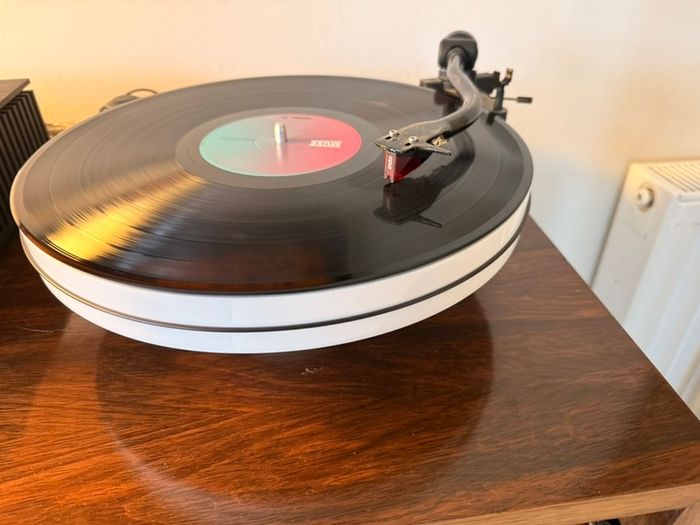 Pro-ject RPM 1 Carbon Turntable White