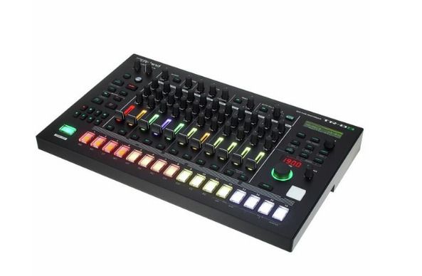 Roland TR8s