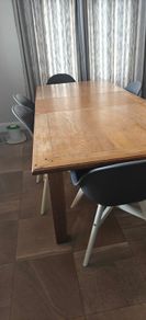 Extendable kitchen table