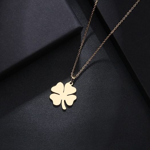 Jewelery with a clover