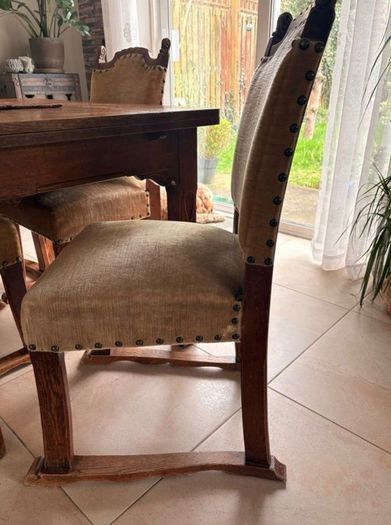 table and chairs