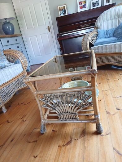 Wicker suite of furniture