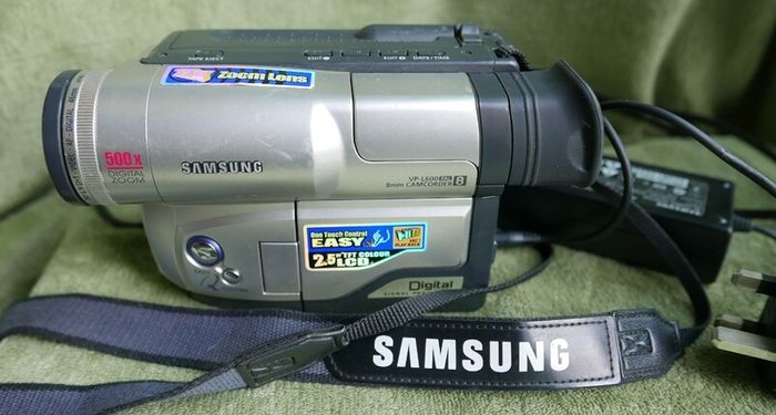 Samsung VP-L600 8mm Video Camera Silver 2.5" LCD 500x Zoom
