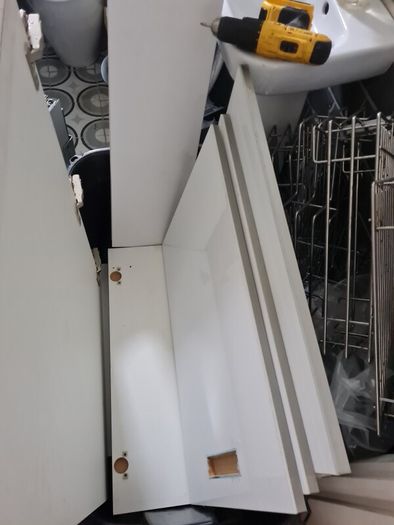 kitchen press doors  and quartz sink