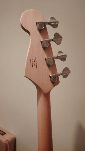 Squier Sonic Bronco Arctic White Bass Guitar
