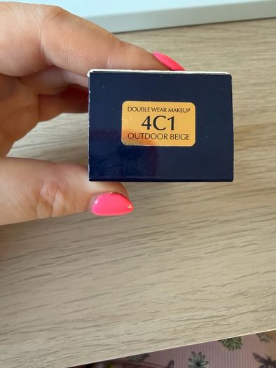Estee Lauder double wear foundation shade 4C1