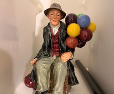 Royal Doulton Porcelain Figurine - Ballon Man HN 1954