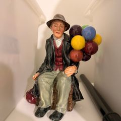 Royal Doulton Porcelain Figurine - Ballon Man HN 1954