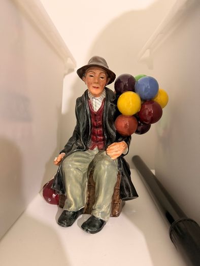 Royal Doulton Porcelain Figurine - Ballon Man HN 1954