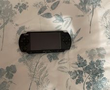 psp 3000 ( comes with charger ,screen protector and new battery)