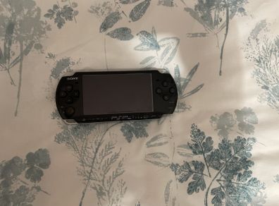 psp 3000 ( comes with charger ,screen protector and new battery)