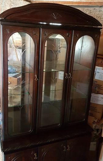 Mahogany display cabinet with lights & mirrors