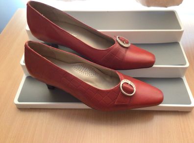 Vintage Style Emdale Red kitten heel court shoes size 5