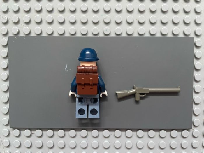 lego the Lone Ranger tlr019 Cavalry Soldier minifigure- Backpack, Black Eyebrows, Crooked Smile