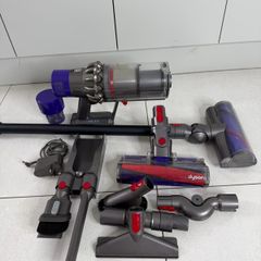 Near new Dyson V10 Total Clean