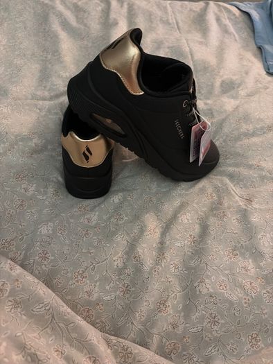 Skechers Women's Uno Lace Trainer size 5,5