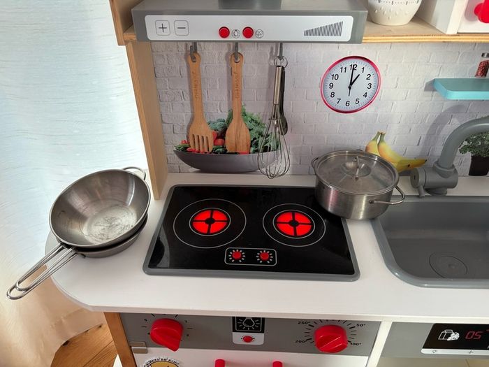 Play Kitchen and Accessories