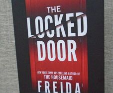 Paperback book , Fiction, The Locked Door, Freida Mc Fadden.Book