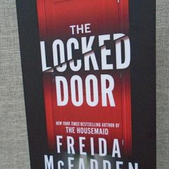 Paperback book , Fiction, The Locked Door, Freida Mc Fadden.Book