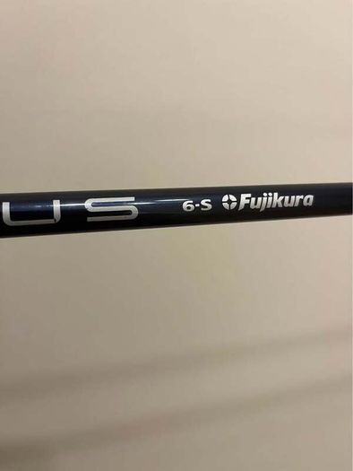 Fujikura Ventus VeloCore golf shaft with Lamkin grip