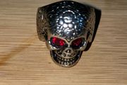 Skull ring red eyes large size