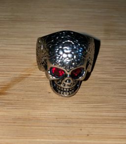 Skull ring red eyes large size