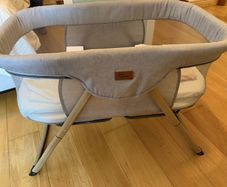 Baby Elegance Kangu next to me - crib