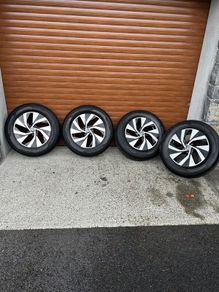 New genuine Volkswagon Venezia Alloy Rims & Tyres