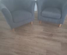 2 matching tub chairs