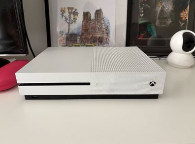 XBox One S console